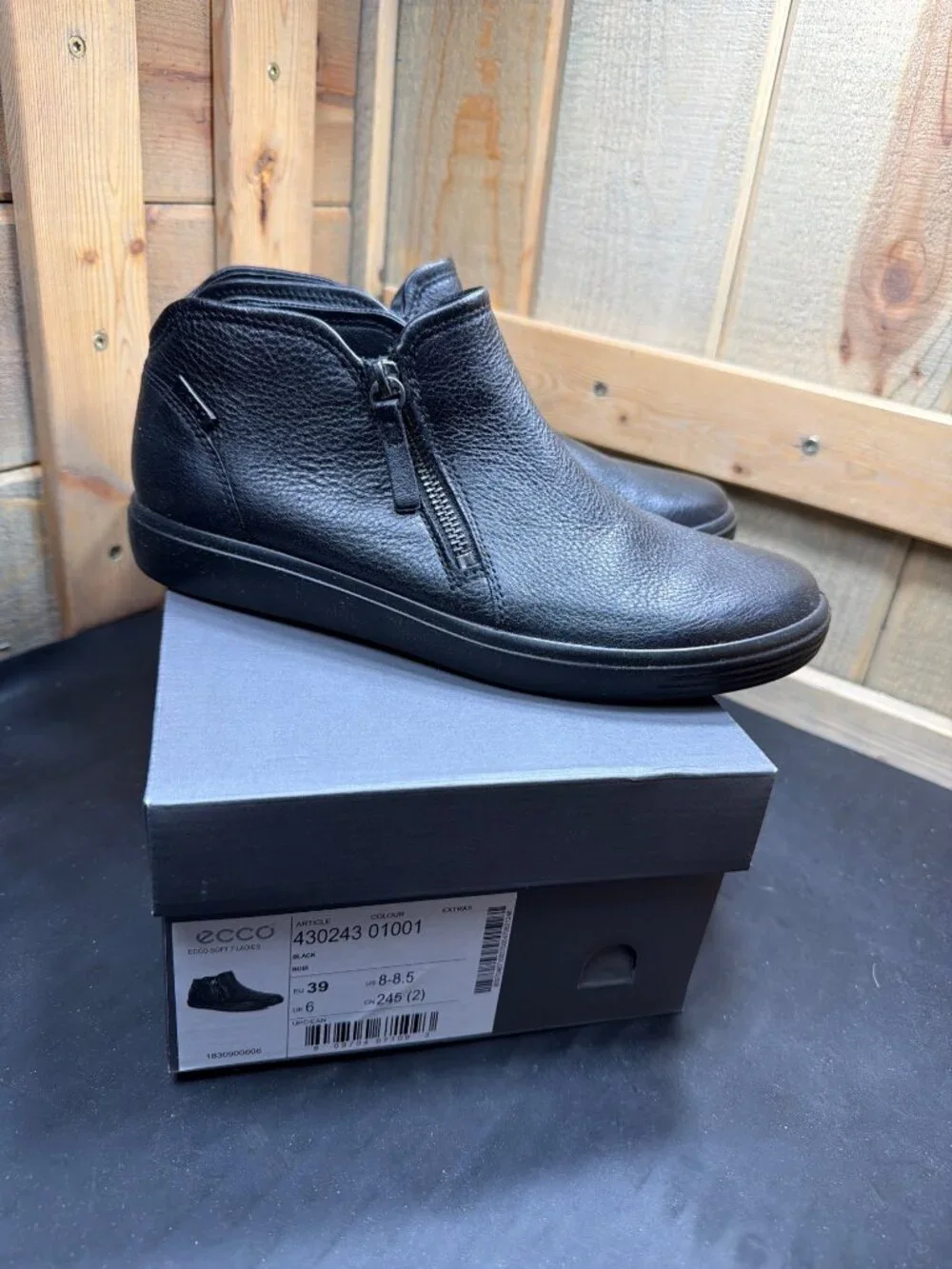 NIB ECCO Soft 7 Womens Black Leather Zip Ankle Boots Sneakers Size EU 39 US 8-8.